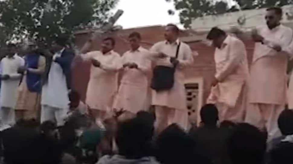 Watch - When guests were showered with dollars and mobile phones at Pakistan wedding