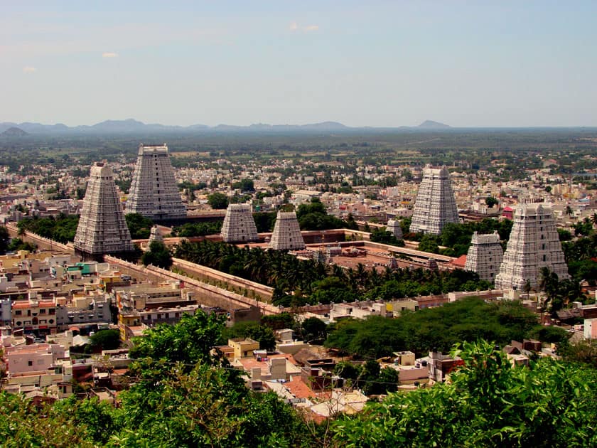 Arunachaleswara Temple in Thiruvannamalai, Tamil Nadu is the abode of the Agni Lingam. It represents Fire.