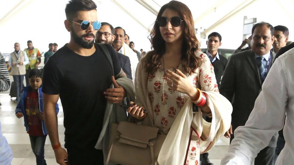 Virat Kohli-Anushka Sharma clicked at Mumbai airport amid huge cheers!Watch videos