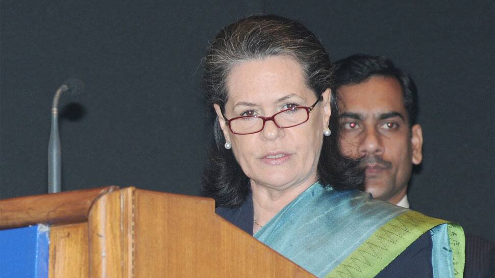 CWC passes resolution hailing Sonia Gandhi&#039;s contribution