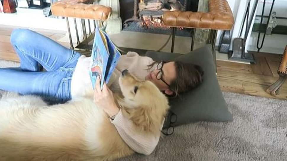 Jennifer Garner reads bedtime stories to her dog