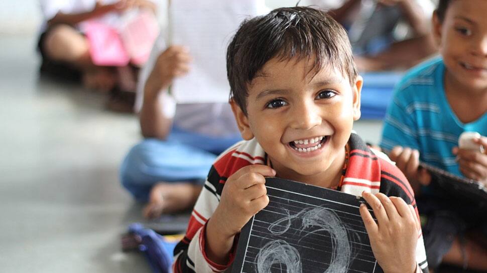 5,300 kids set Guinness record by forming largest human lung