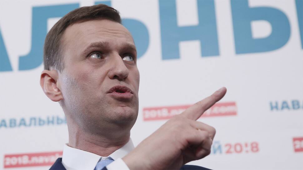 Putin critic Navalny clears first hurdle in bid for Russia presidency