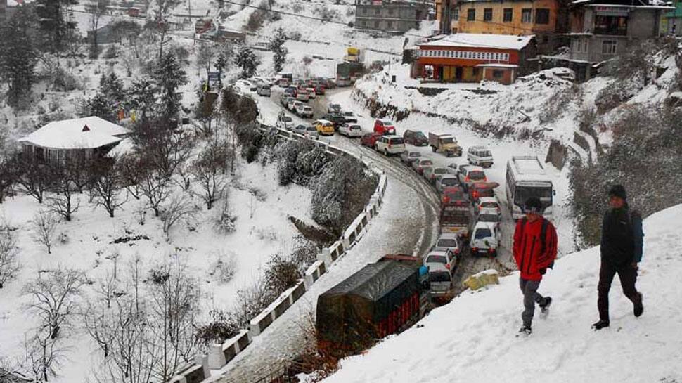 Cold wave conditions continue to grip North India, mercury below freezing point in Kashmir Valley