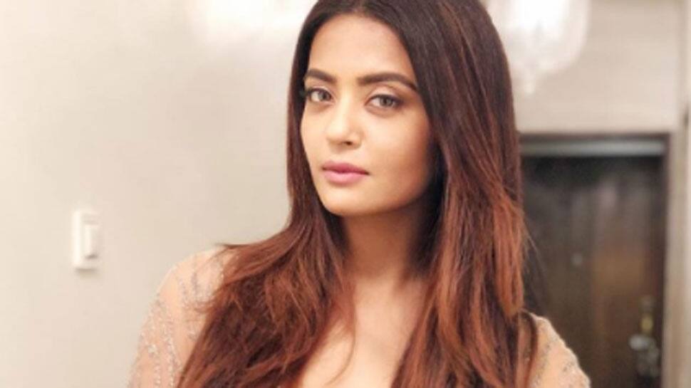 &#039;Hate Story 2&#039; actress Surveen Chawla announces marriage news on Insta post—Check inside