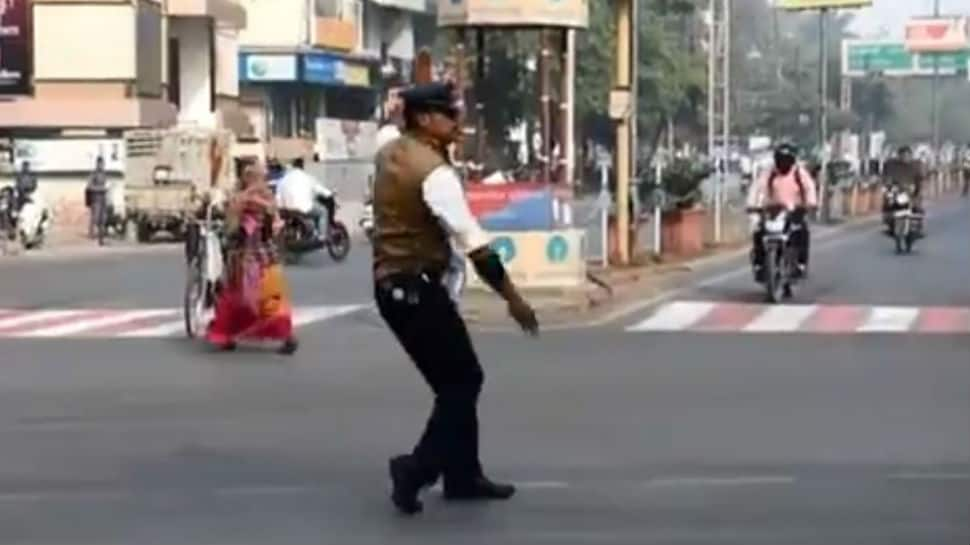 Beat It! Indore traffic cop dances his way to regulate motorists