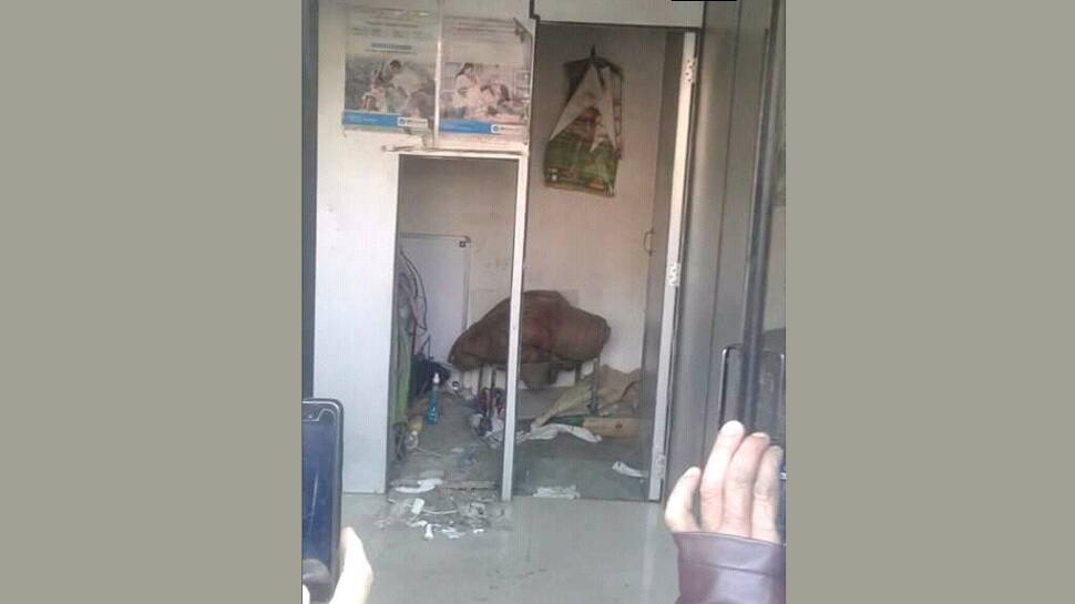 Thieves steal SBI ATM machine from south Kashmir&#039;s Bijbehara 