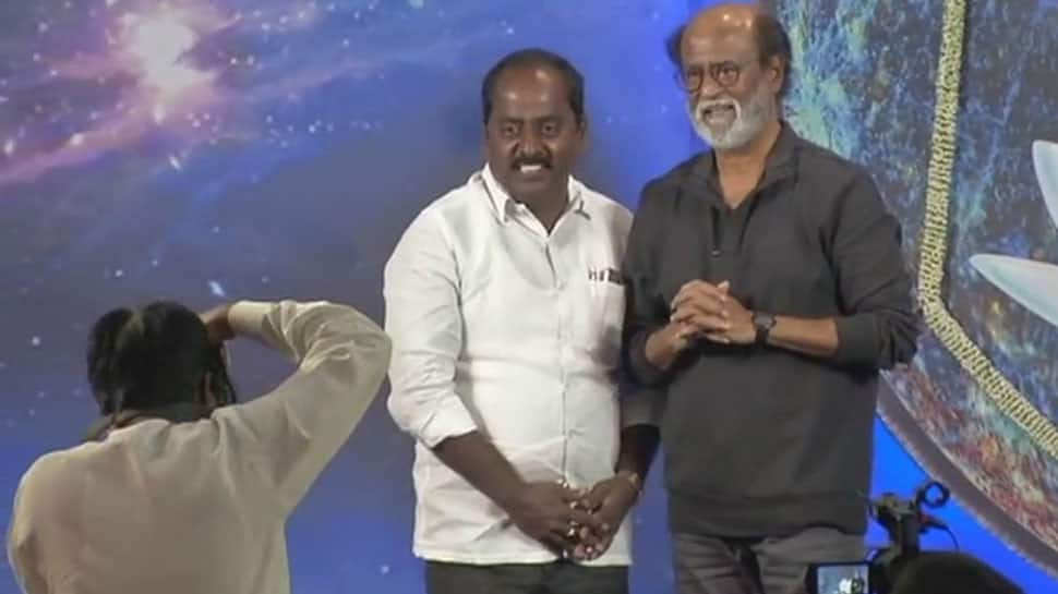 Rajinikanth meets fans, poses with them on fifth day of &#039;meet and greet&#039; event - See pics