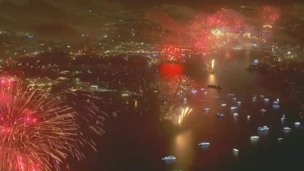 Australia welcomes 2018 with spectacular fireworks in Sydney