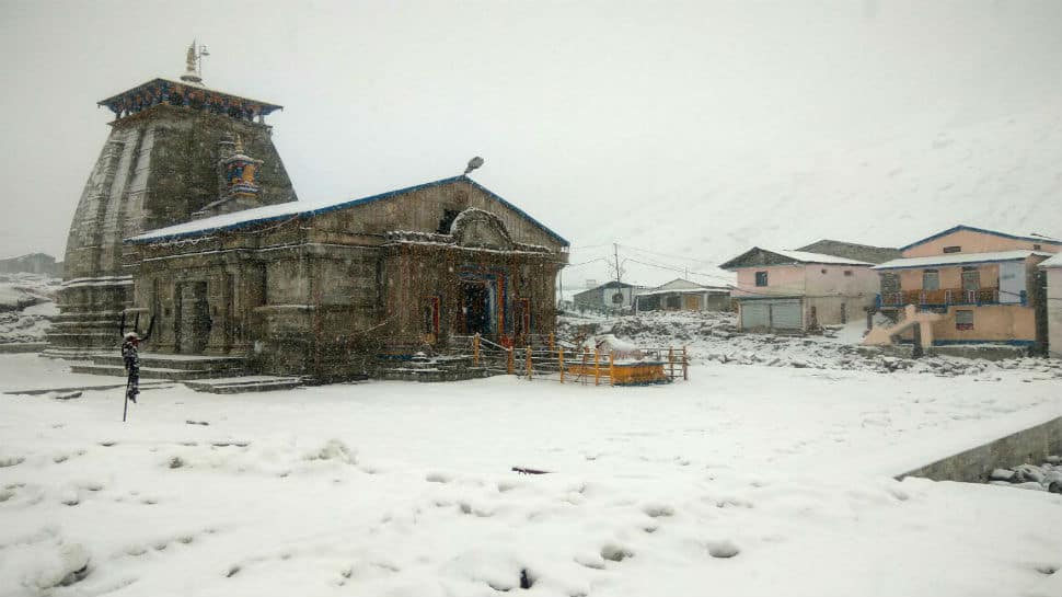 Heavy snowfall hits Kedarnath, temperature plunges to below freezing