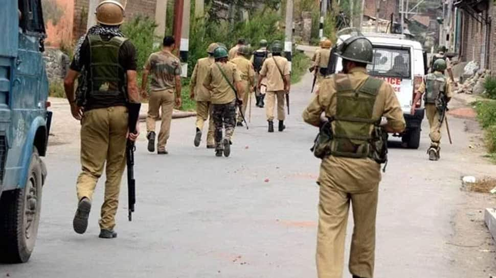 Terrorists fire at police station in Jammu and Kashmir&#039;s Pulwama