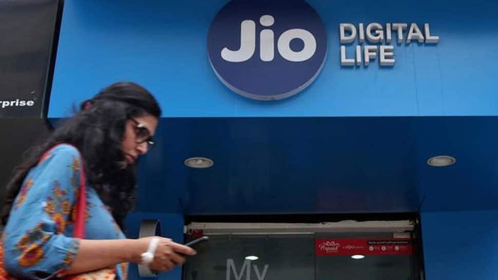 Jio rolls out New Year offer, to provide 1GB data for Rs 149 per month