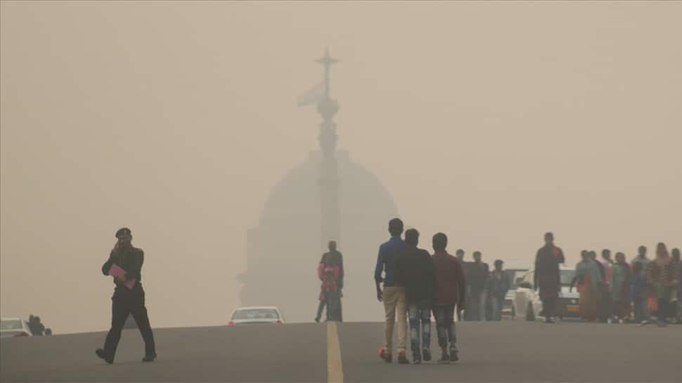 Dense fog, low visibility hit Delhi again, air pollution remains &#039;poor&#039;