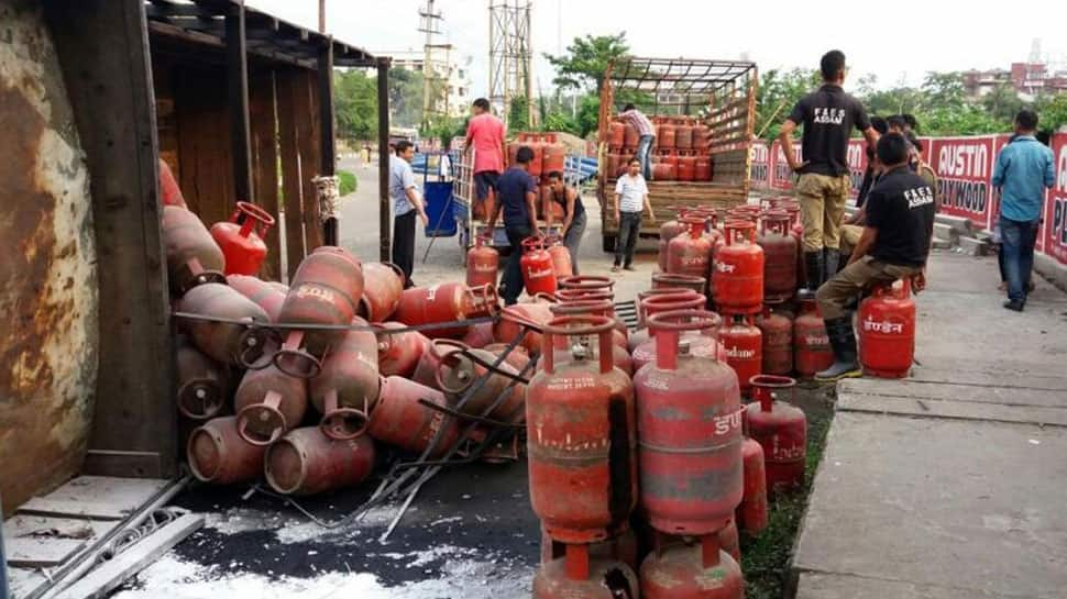 Forget phone and SMS, now book LPG cylinders through Facebook, Twitter