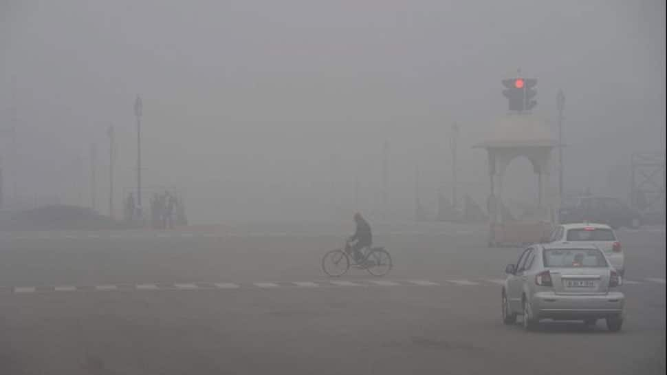 Foggy morning in Delhi, 22 trains cancelled, 49 delayed