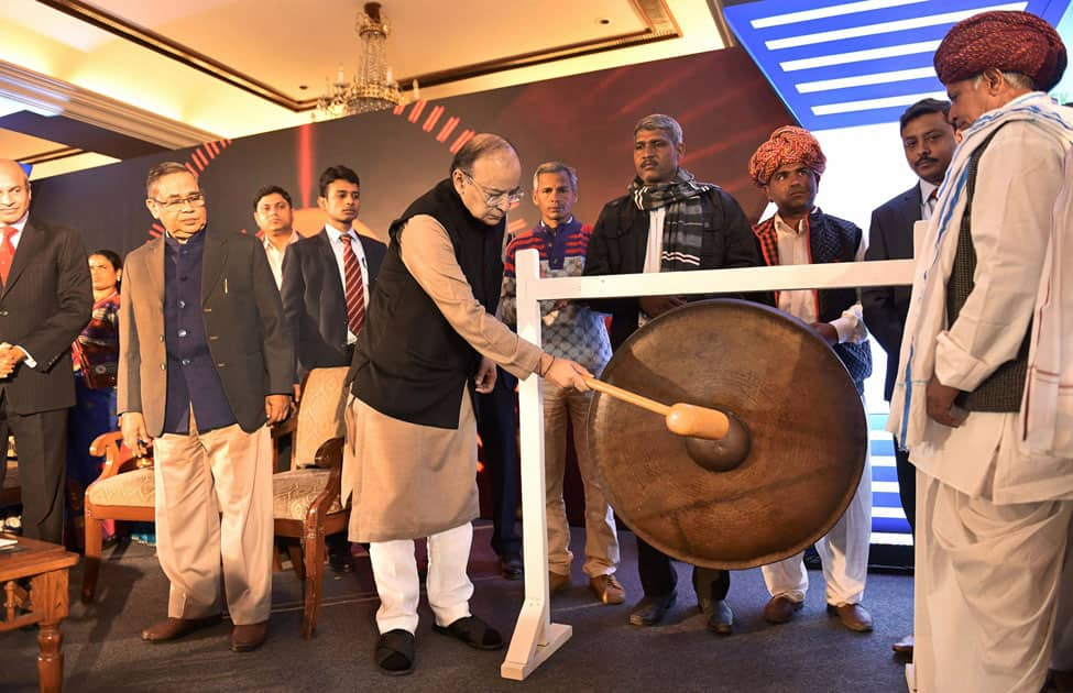 Union Finance Minister Arun Jaitley strikes the gong at the launch of India’s First agri-Options by National Commodity and Derivatives Exchange Limited (NCDEX) on the occasion of Makar Sankranti in New Delhi.