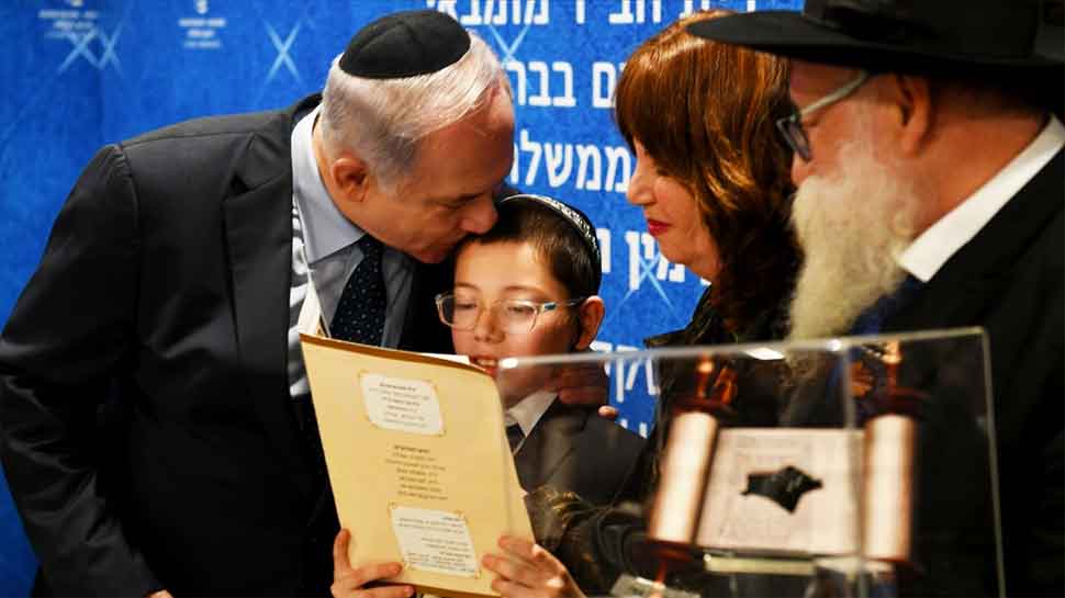 Israeli PM Benjamin Netanyahu meets 26/11 survivor &#039;Baby Moshe&#039; at Nariman House