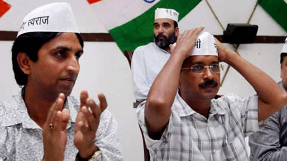 Kumar Vishwas takes shot at Arvind Kejriwal, as AAP&#039;s factional feud resurfaces over disqualification of 20 MLAs