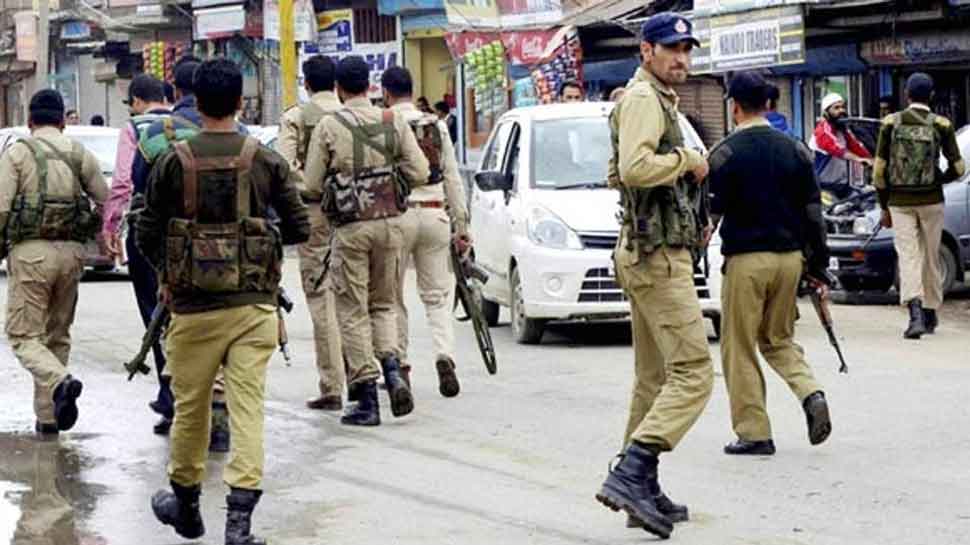 J&amp;K Police sounds &#039;red alert&#039;, asks border residents to shift