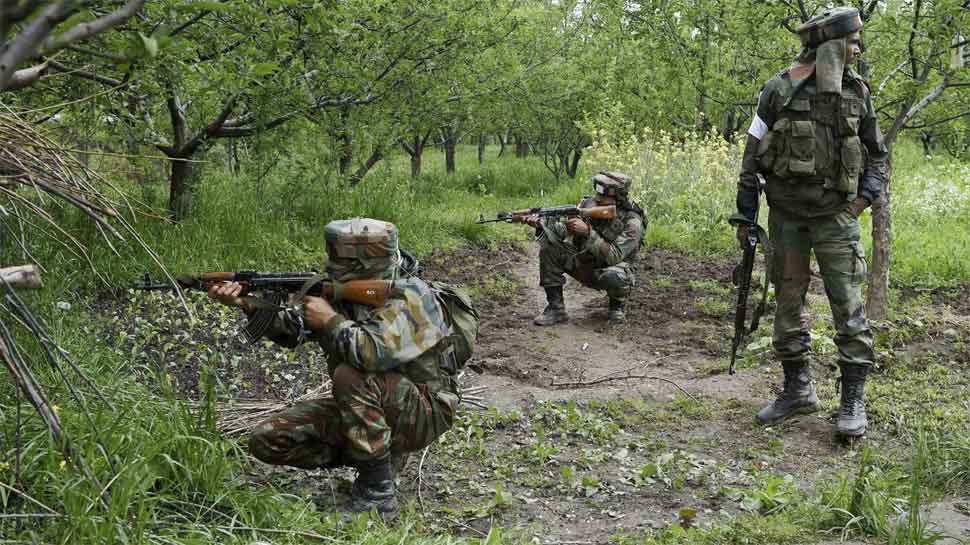 Pakistani troops resort to heavy firing in J&amp;K&#039;s Akhnoor, RS Pura; 1 dead