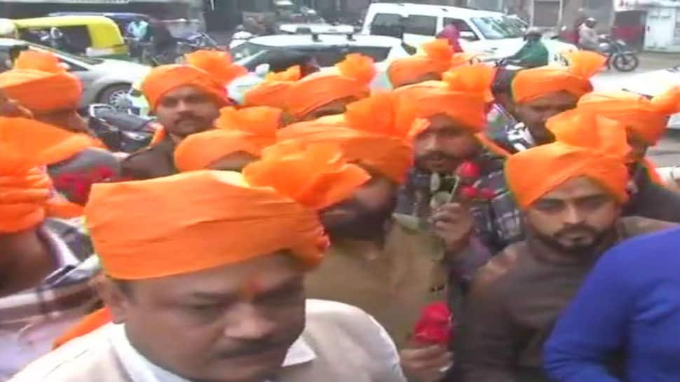 Padmaavat row: Karni Sena turns to Gandhigiri,  distributes roses in Lucknow