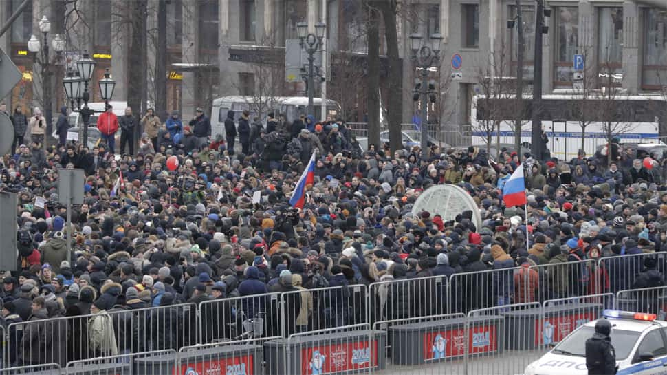 Opposition leader Alexei Navalny arrested as thousands rally against Vladimir Putin and &#039;pseudo-polls&#039;