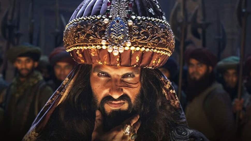 Ranveer Singh’s Khalibali goes the Gangnam Style way – Watch mash-up video