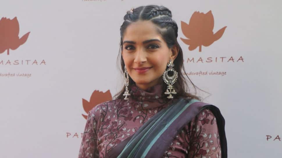 Sonam Kapoor turns musician in Akshay Kumar’s Pad Man