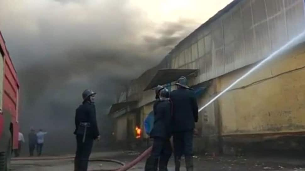 Fire breaks out at Bhiwandi&#039;s warehouse, 4 godowns gutted