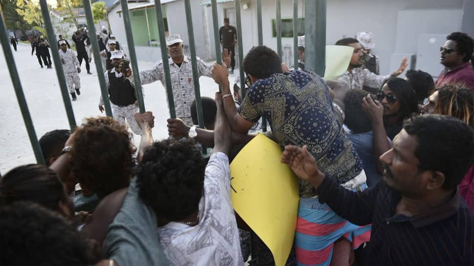 Maldivian crisis: Agitators open prison gate where 12 MPs being held