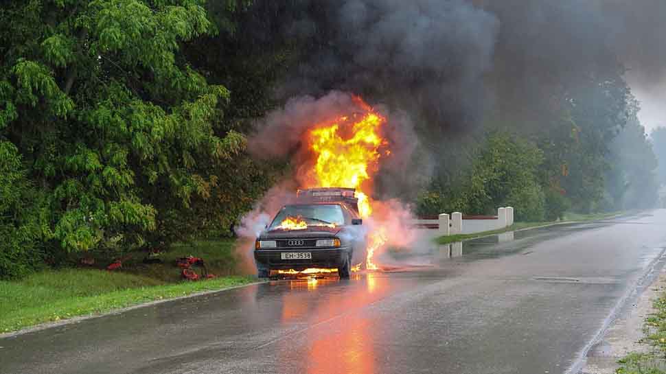 Man escapes from burning car on Yamuna Expressway