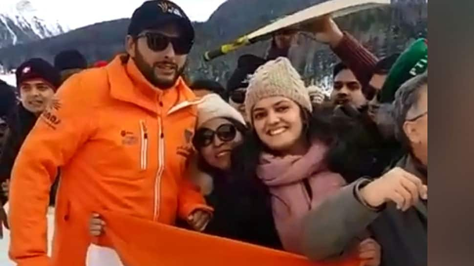 Watch: Shahid Afridi&#039;s respect for Indian flag wins hearts