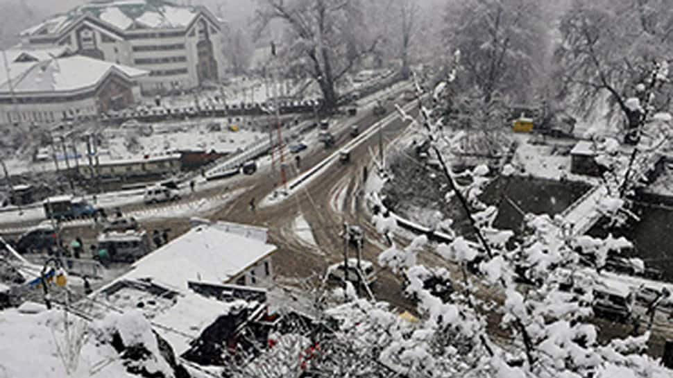 Dry, cold weather in J&amp;K; Srinagar-Jammu highway remains shut