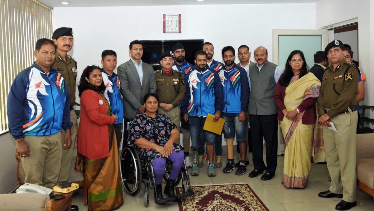 Sport Minister Rajyavardhan Singh Rathore congratulates Indian para-cycling contingent