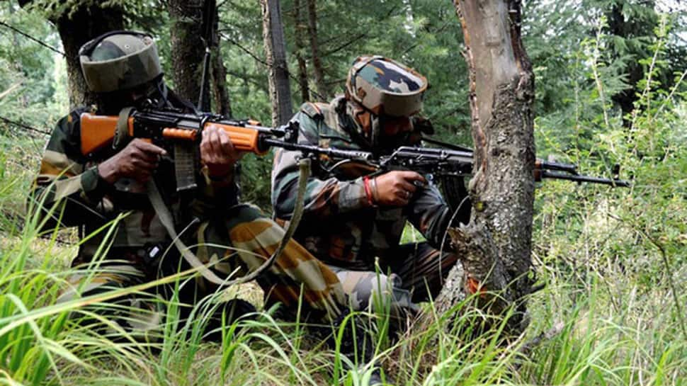 Pakistan violates ceasefire in J&amp;K&#039;s Poonch, Army jawan injured in heavy shelling