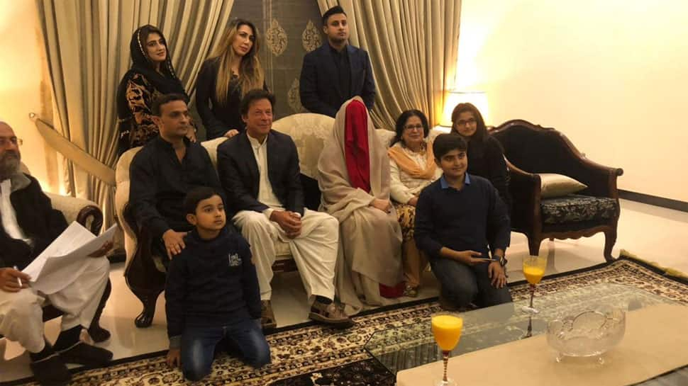 It&#039;s official. Cricketer-turned-politician Imran Khan marries Bushra Manika - See pics