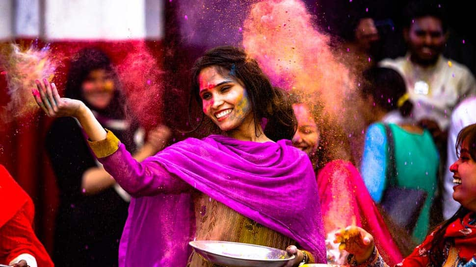 Nepal&#039;s citizens celebrate Holi in Kathmandu&#039;s Durbar Square