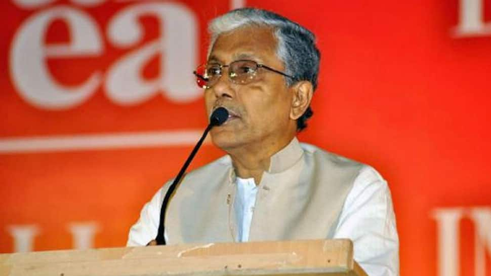 Manik Sarkar resigns, to continue as caretaker CM in Tripura