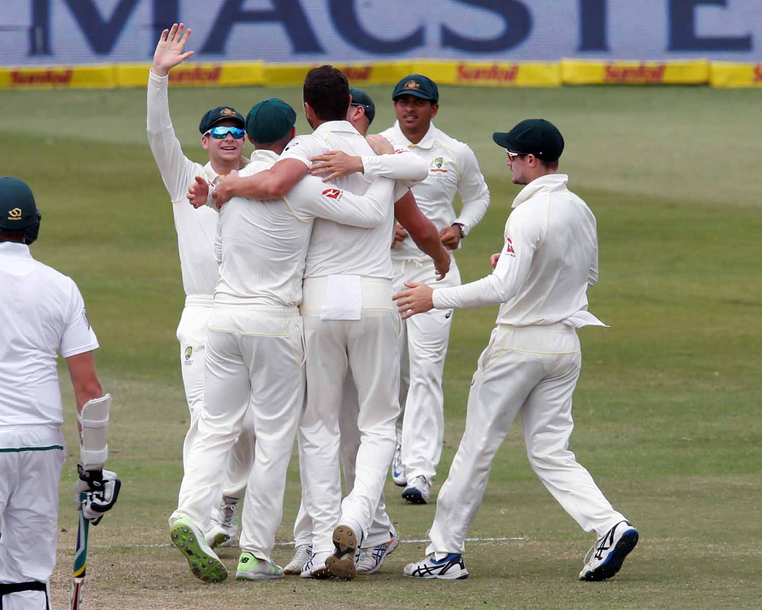 Australia lead 1-0 as South Africa lose first Test