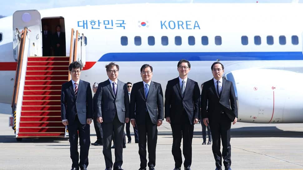 South Korean envoys in historic trip to North, meet Kim Jong Un