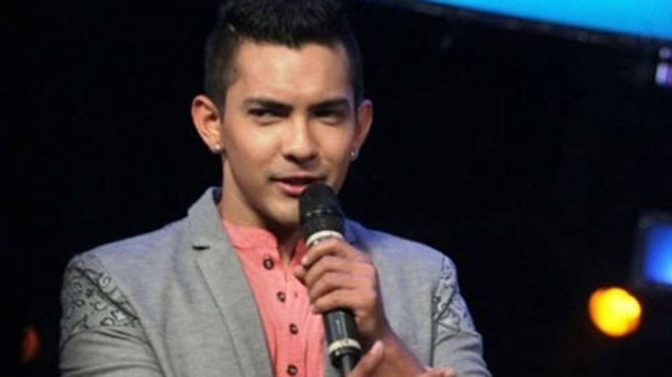 Aditya Narayan detained as his car hits autorickshaw in Mumbai&#039;s Andheri