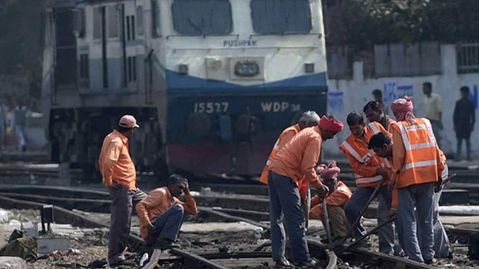 40,000 railway employees to march to Parliament for better wages