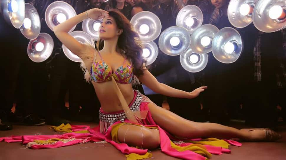 Baaghi 2: Jacqueline Fernandez steps into Madhuri Dixit&#039;s shoes, recreates &#039;Ek Do Teen&#039; - See pic