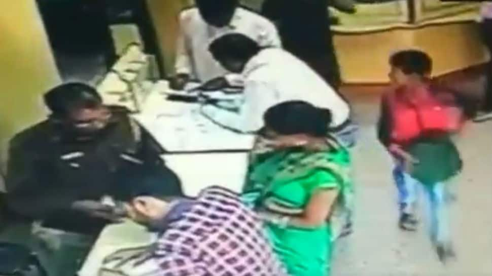 Watch: Rs 3 lakh stolen from SBI, police hunt for 12-year-old suspect