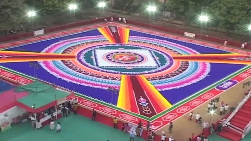 Thane: 70 artists make 18,000 square feet long Rangoli in 9 hours