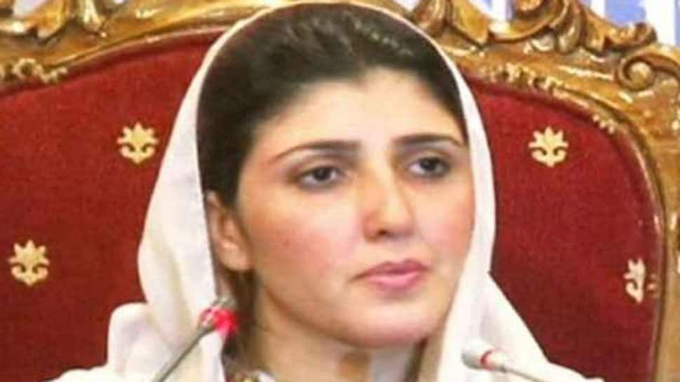 PTI women activists throw eggs, tomatoes at Ayesha Gulalai