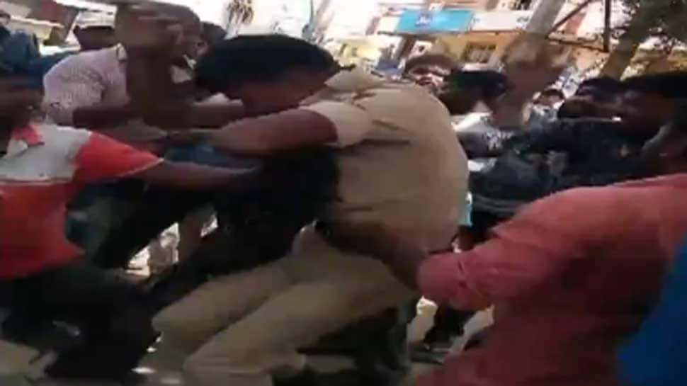 Bengaluru cop goes to bust gambling den, gets thrashed by goons