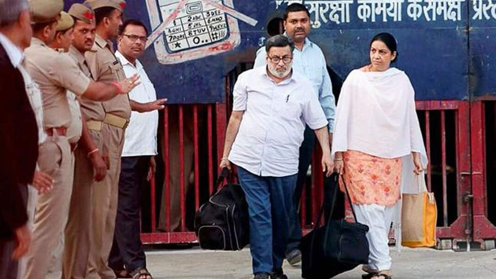 SC accepts pleas challenging Talwars&#039; acquittal in Aarushi-Hemraj murder case