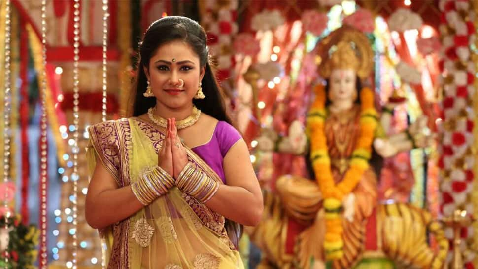 Bhojpuri actress Gargi Pandit turns TV anchor for Navratri special show—See pic 