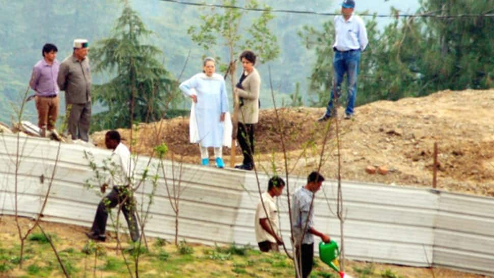 Sonia Gandhi in Shimla to review daughter Priyanka Vadra&#039;s under construction house